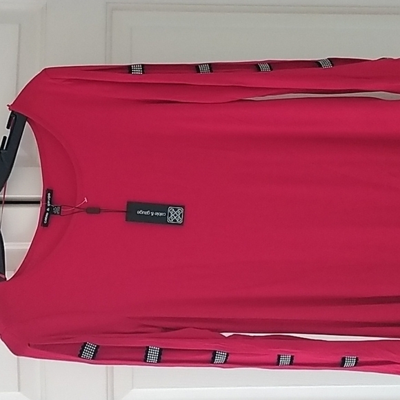 Cable & Gauge Red Tunic Style Top with Cutout & Crystal Sleeves L - Picture 5 of 11